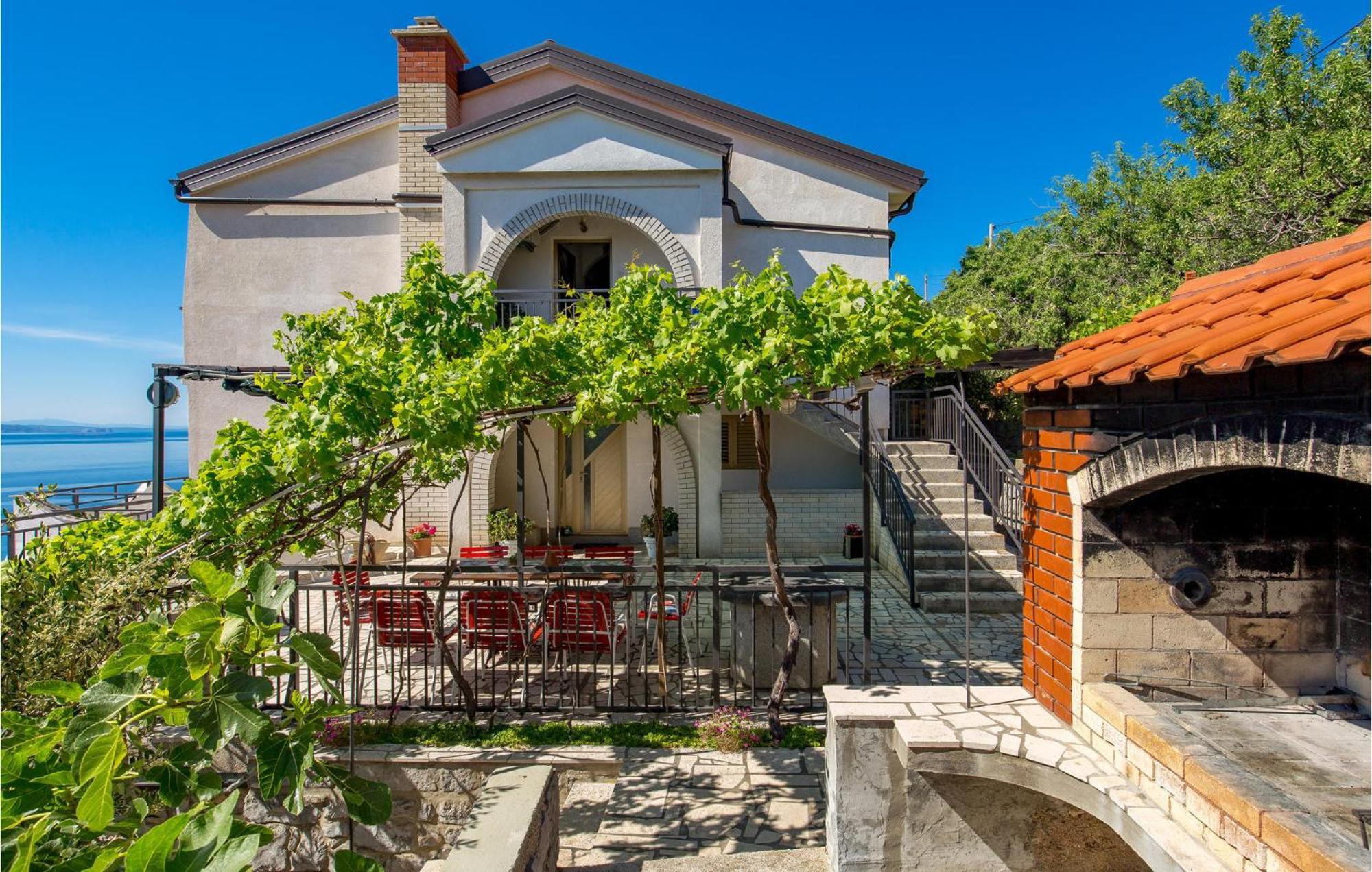 4 Bedroom Awesome Apartment In Sveti Juraj Exterior foto