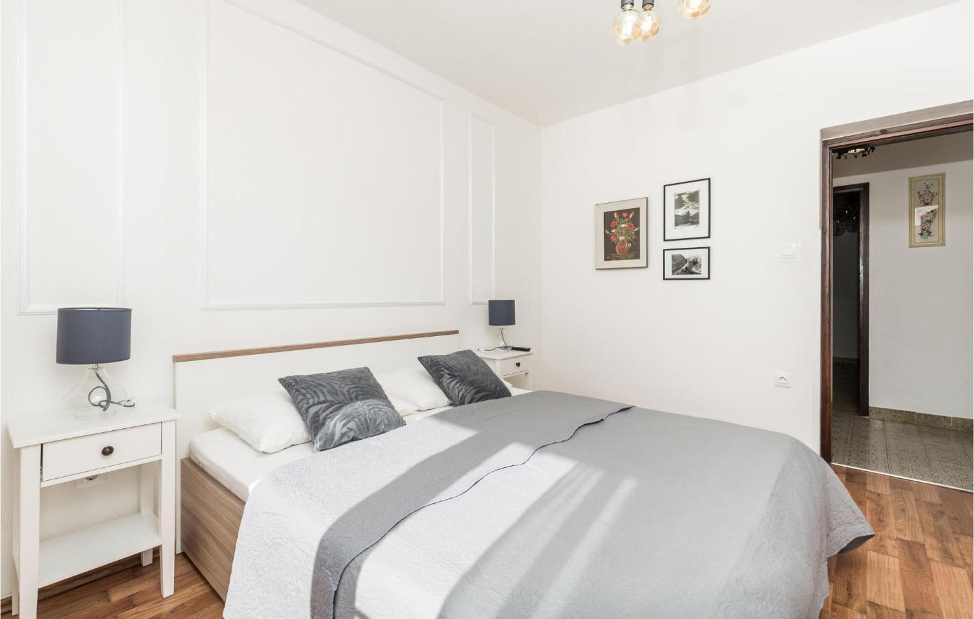 4 Bedroom Awesome Apartment In Sveti Juraj Exterior foto