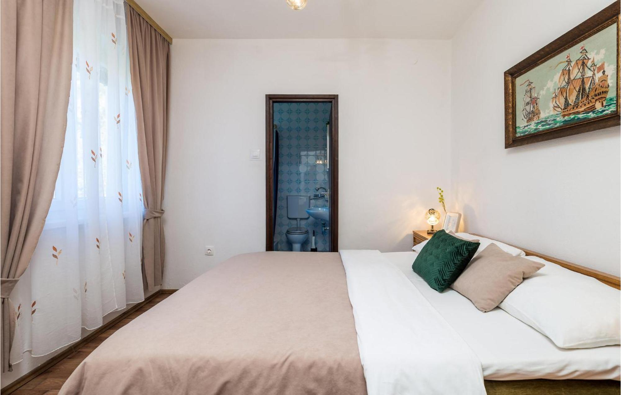 4 Bedroom Awesome Apartment In Sveti Juraj Exterior foto