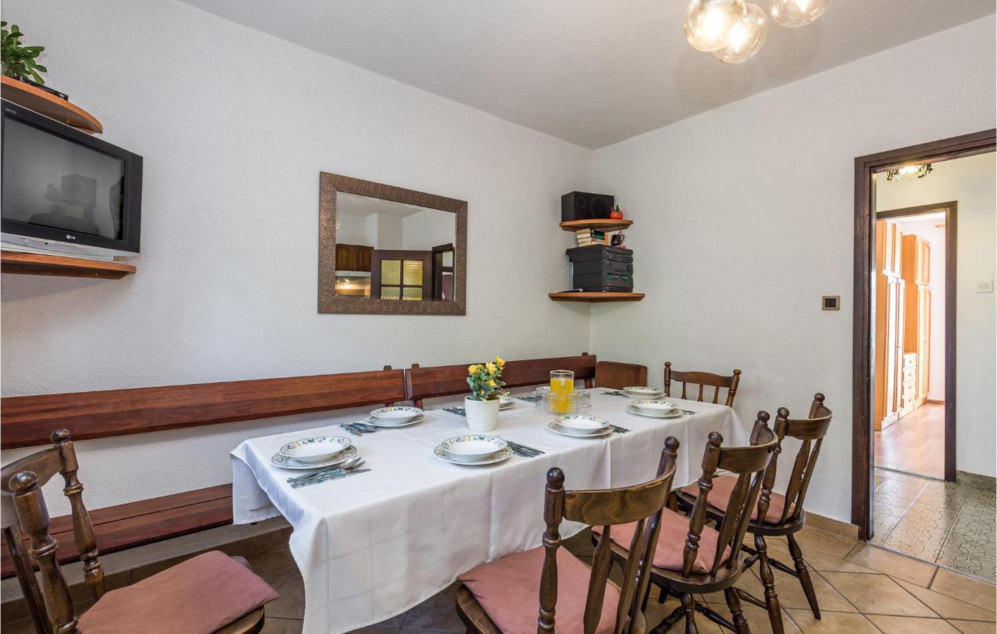 4 Bedroom Awesome Apartment In Sveti Juraj Exterior foto