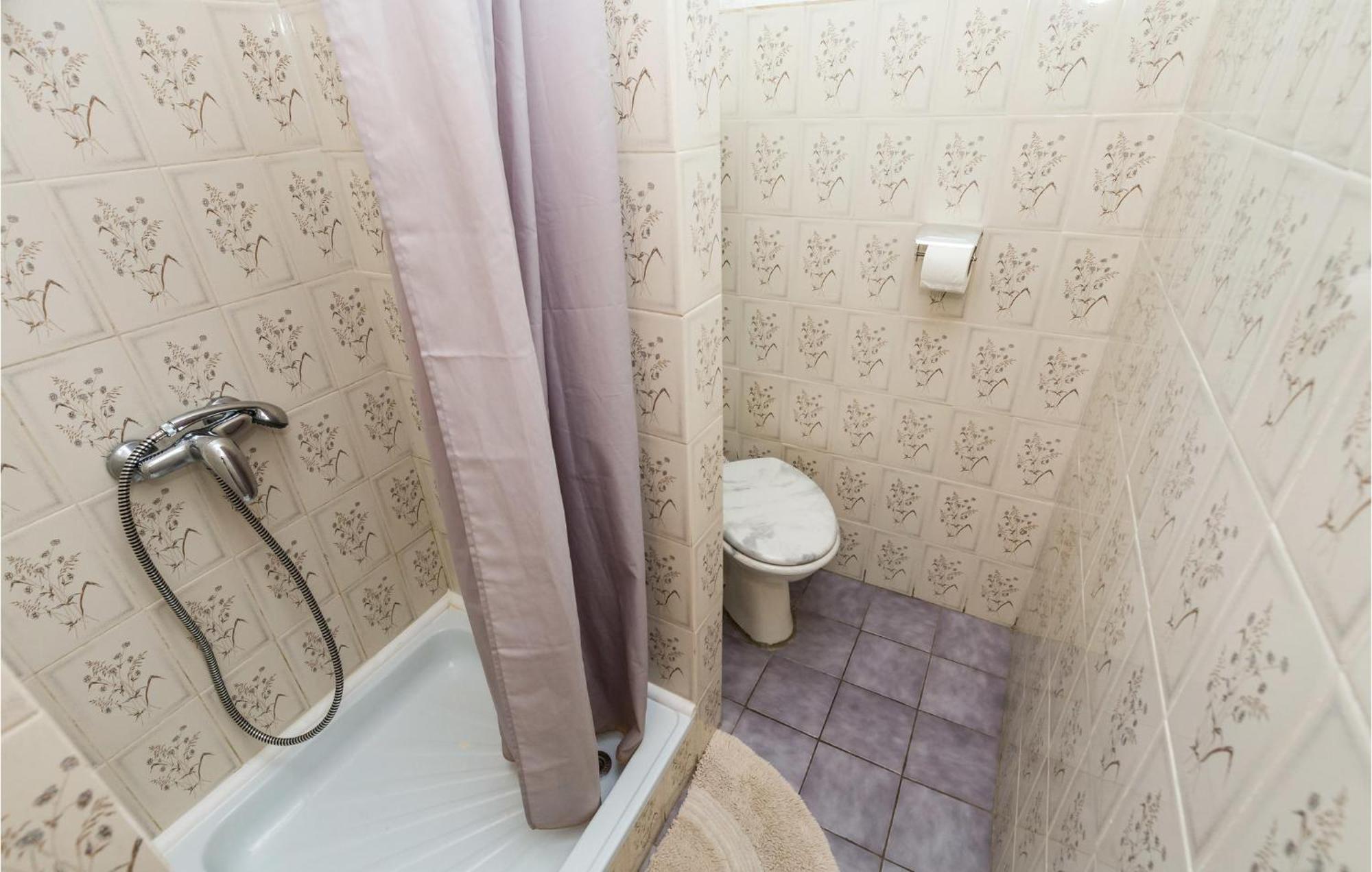 4 Bedroom Awesome Apartment In Sveti Juraj Exterior foto