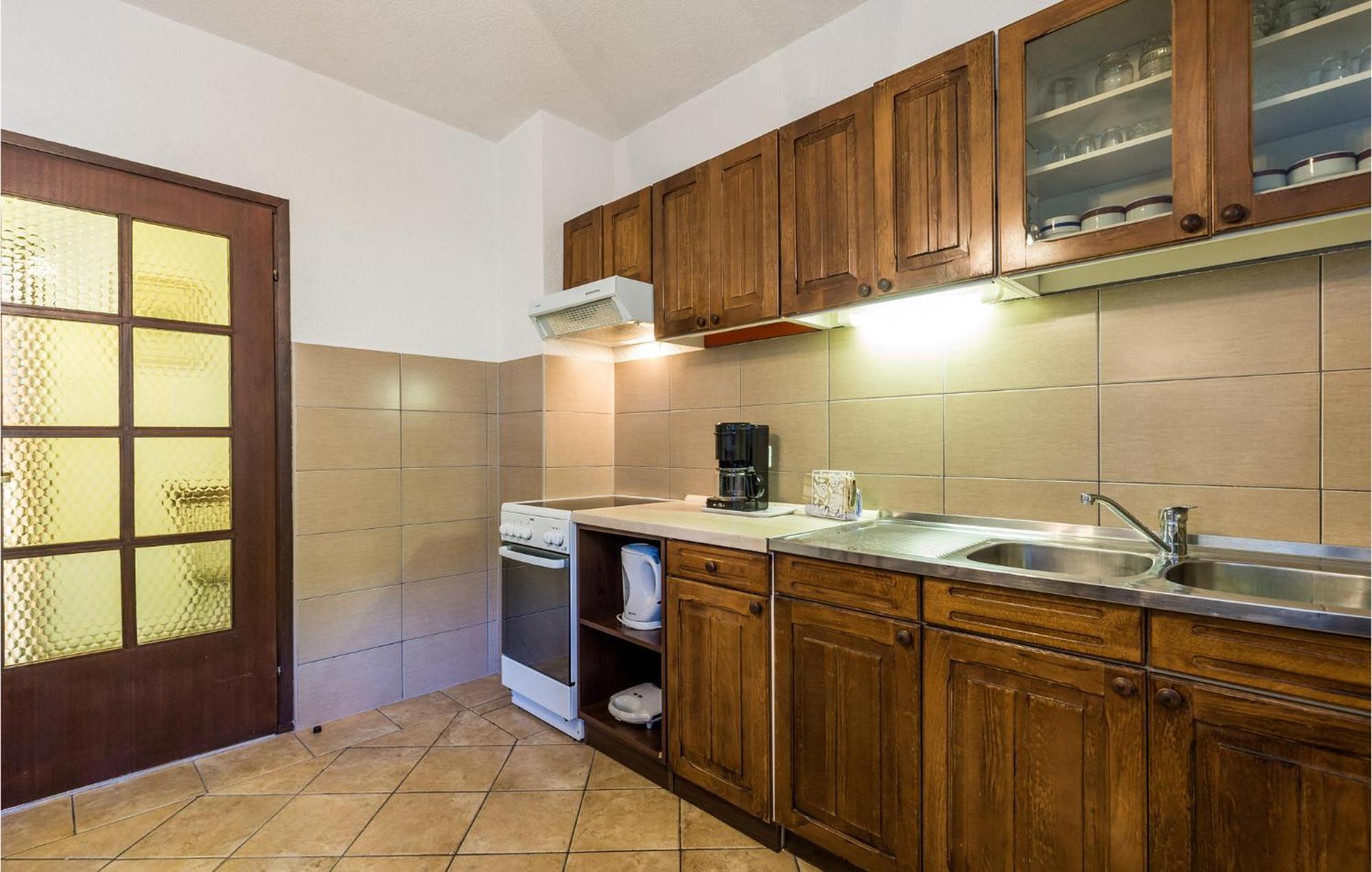 4 Bedroom Awesome Apartment In Sveti Juraj Exterior foto
