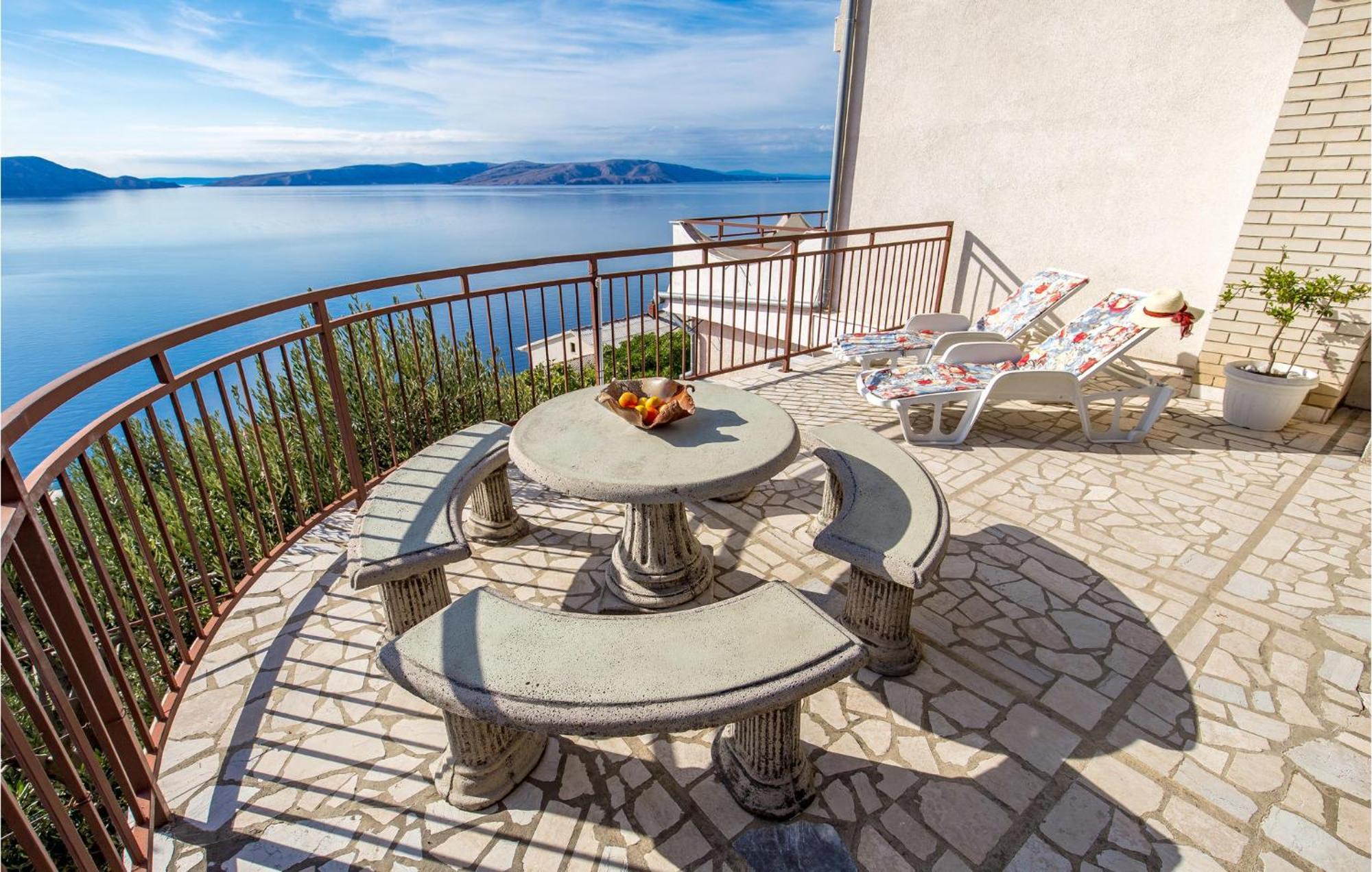 4 Bedroom Awesome Apartment In Sveti Juraj Exterior foto