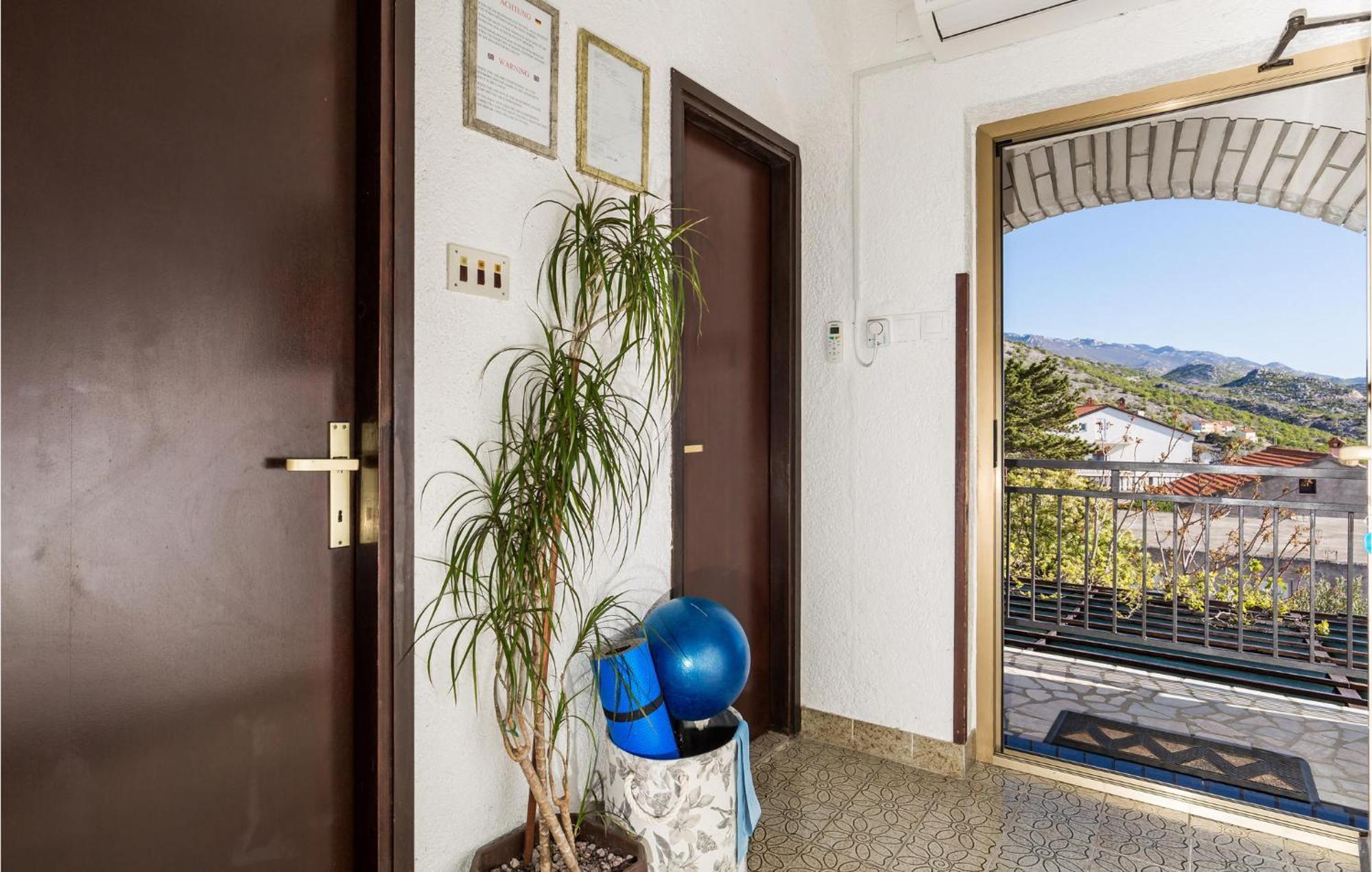 4 Bedroom Awesome Apartment In Sveti Juraj Exterior foto