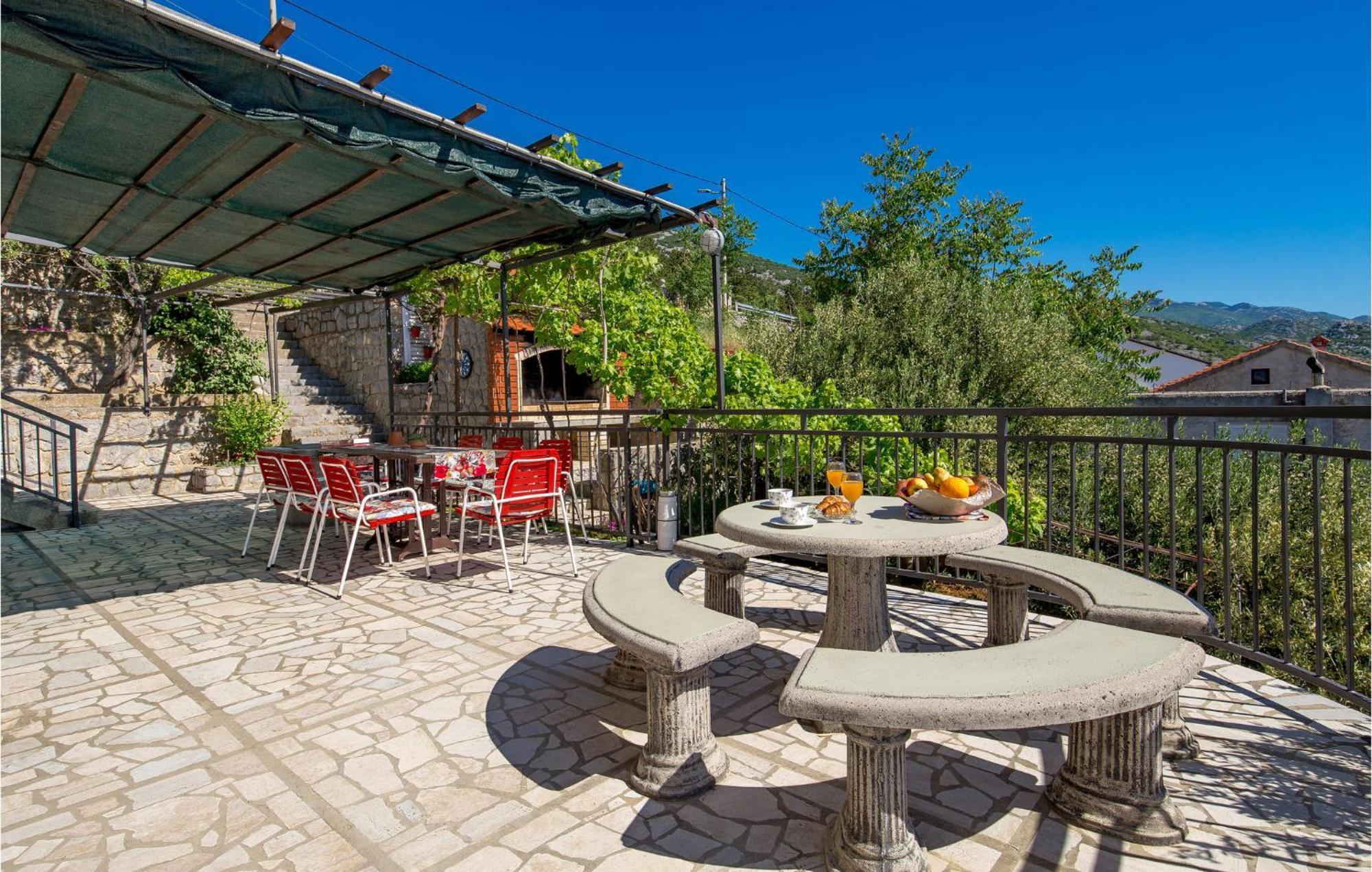 4 Bedroom Awesome Apartment In Sveti Juraj Exterior foto