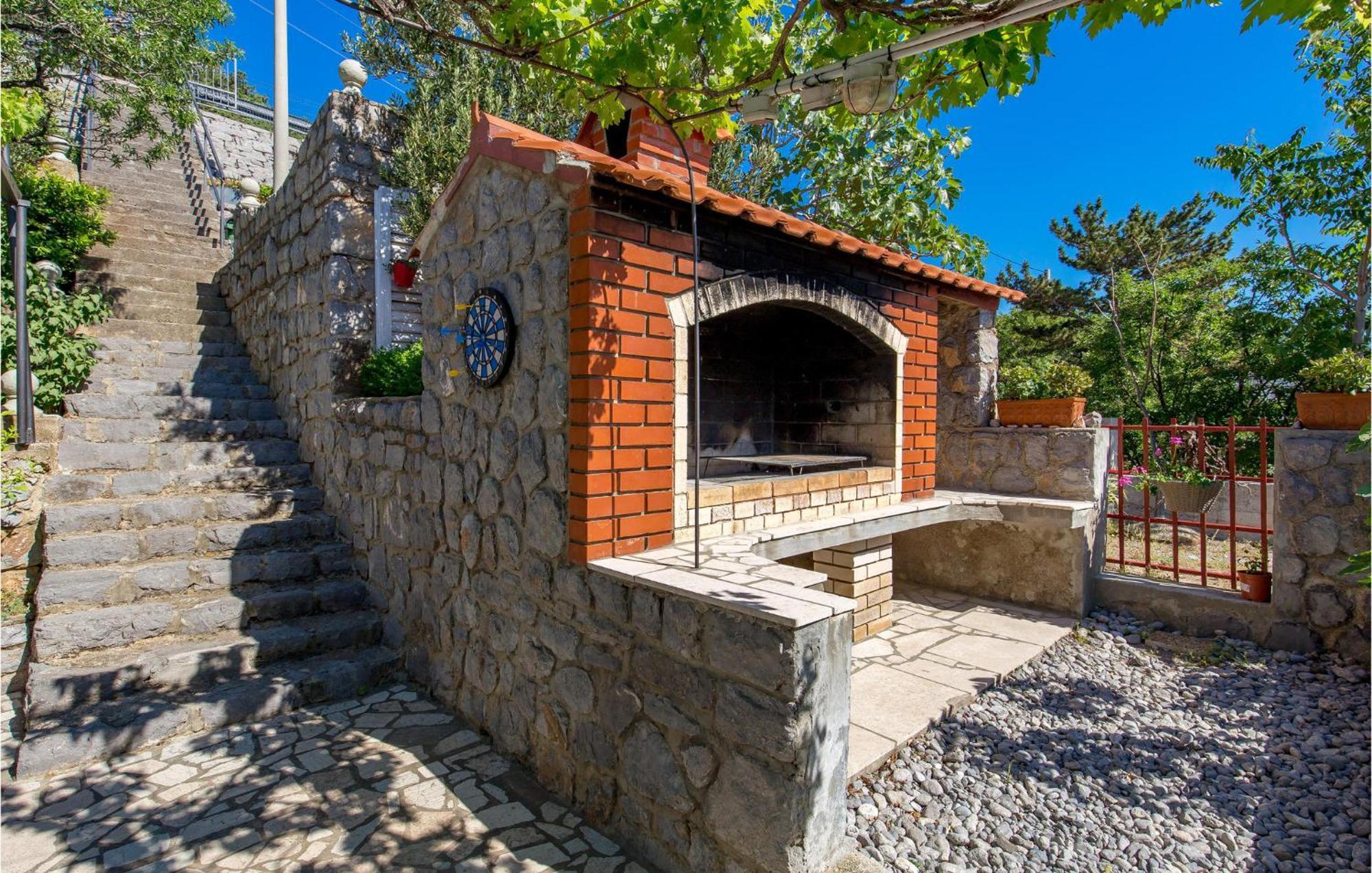 4 Bedroom Awesome Apartment In Sveti Juraj Exterior foto