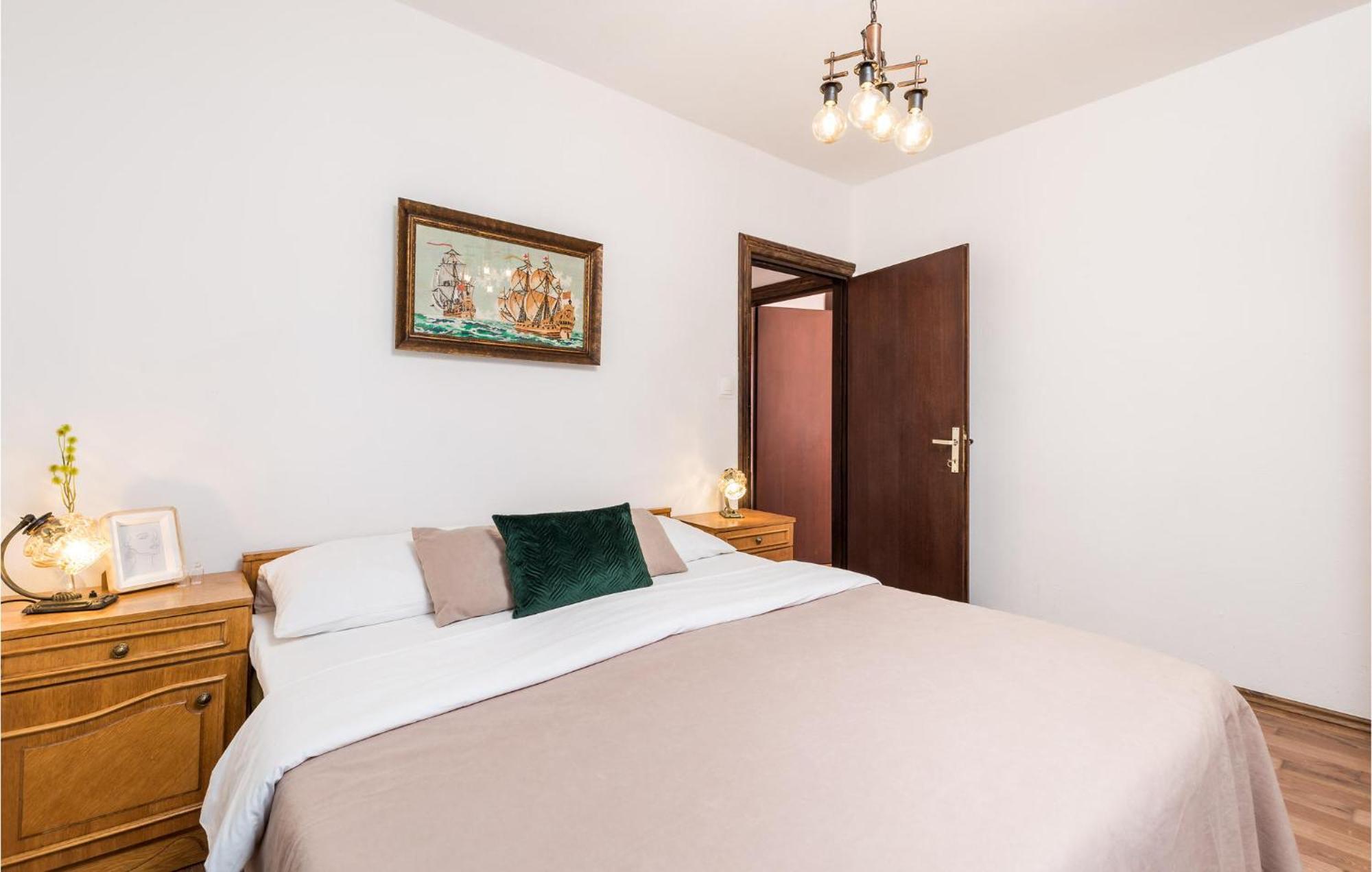 4 Bedroom Awesome Apartment In Sveti Juraj Exterior foto